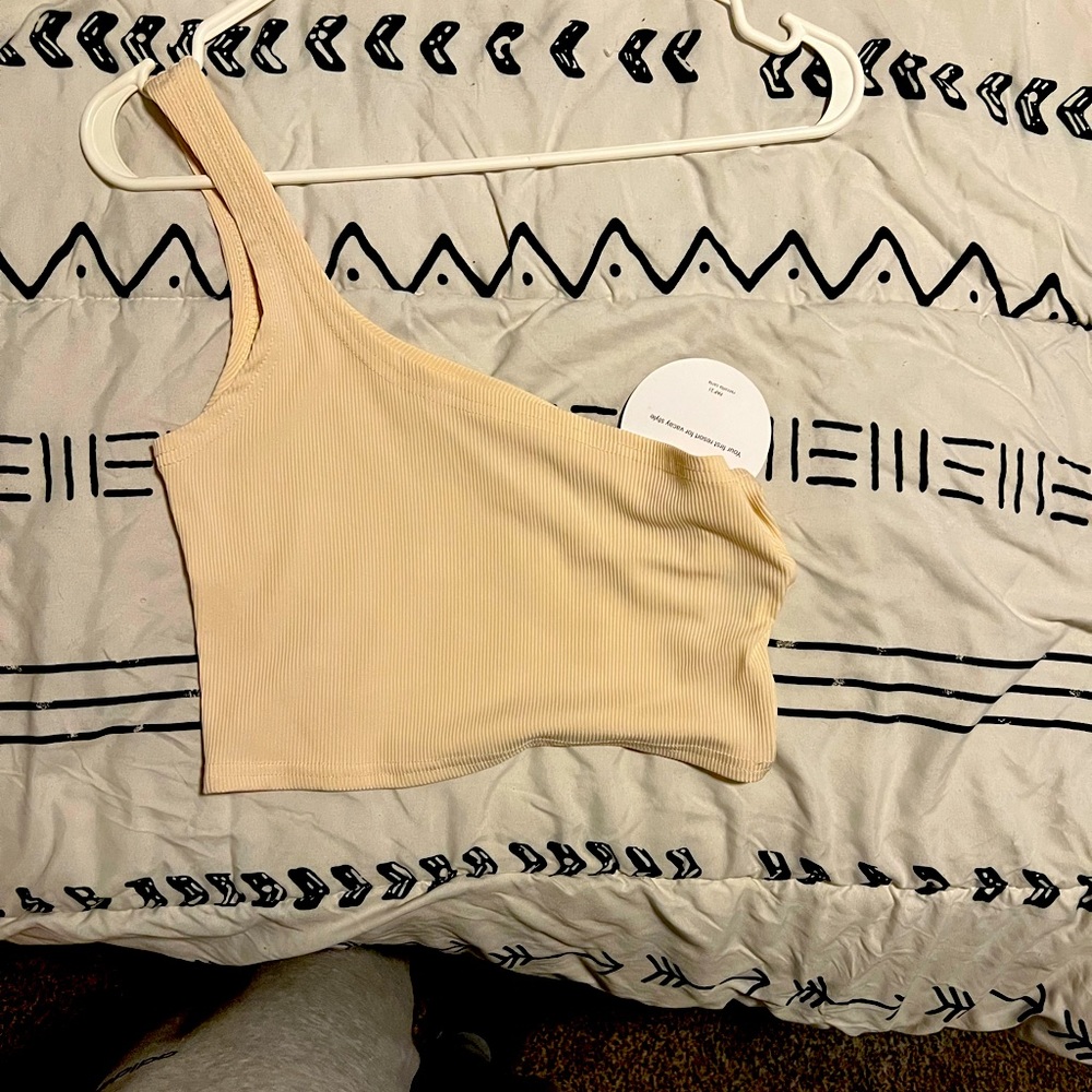 One shoulder crop top